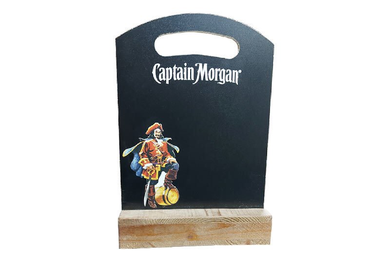 ardoise de table découpée Captain Morgan