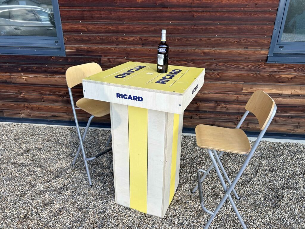 Productions sur mesure d'un mange debout Ricard.
